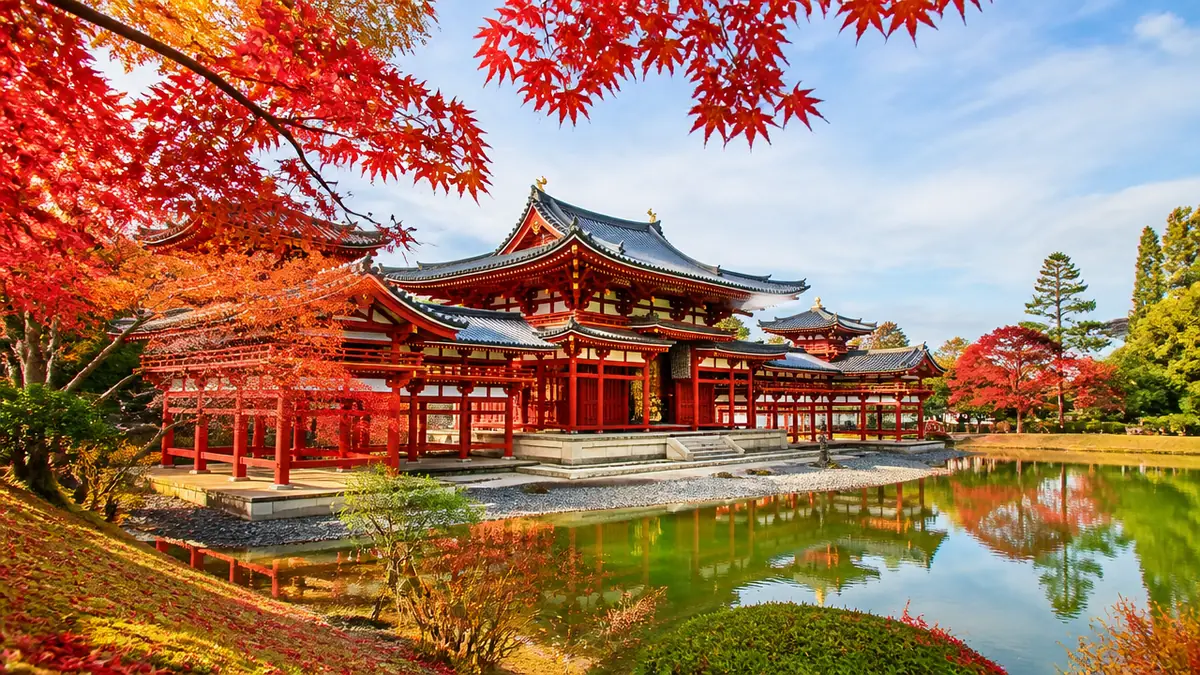 平等院鳳凰堂の紅葉はいつ見頃?公式の「11月中旬〜12月上旬」を読み解くの解説画像