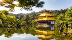 逆さ金閣寺は開門9:00の風待ちが勝負｜鏡湖池の撮る位置と拝観500円・駐車場250台のアイキャッチ画像