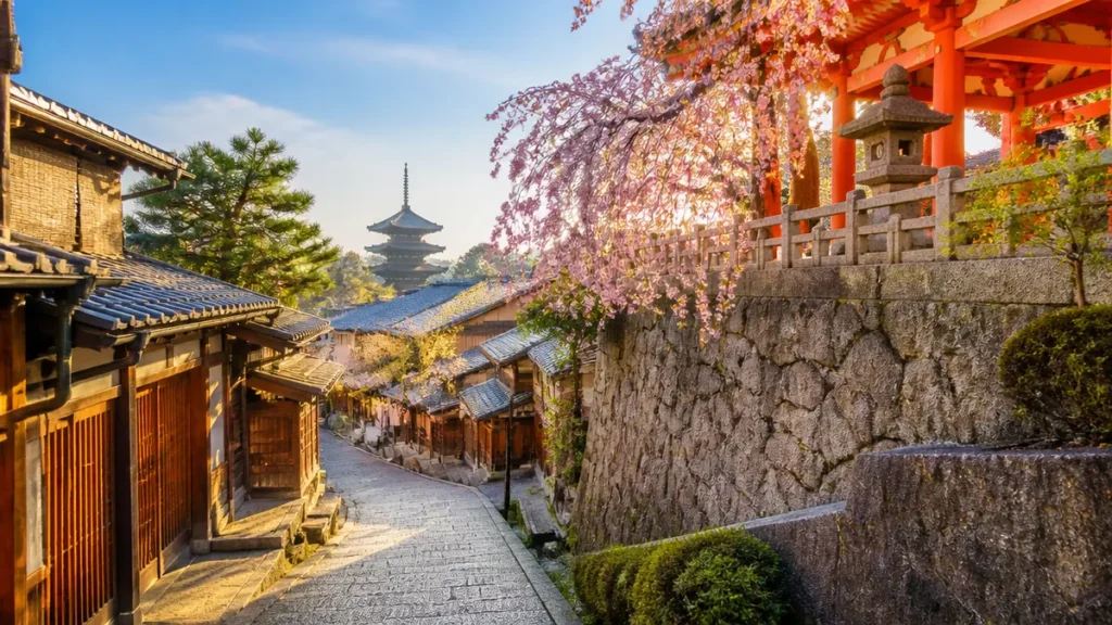 京都半日観光モデルコースは東山を下る順で組む｜清水寺6:00開門と建仁寺800円の回り方のアイキャッチ画像