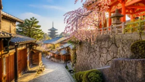 京都半日観光モデルコースは東山を下る順で組む｜清水寺6:00開門と建仁寺800円の回り方のアイキャッチ画像