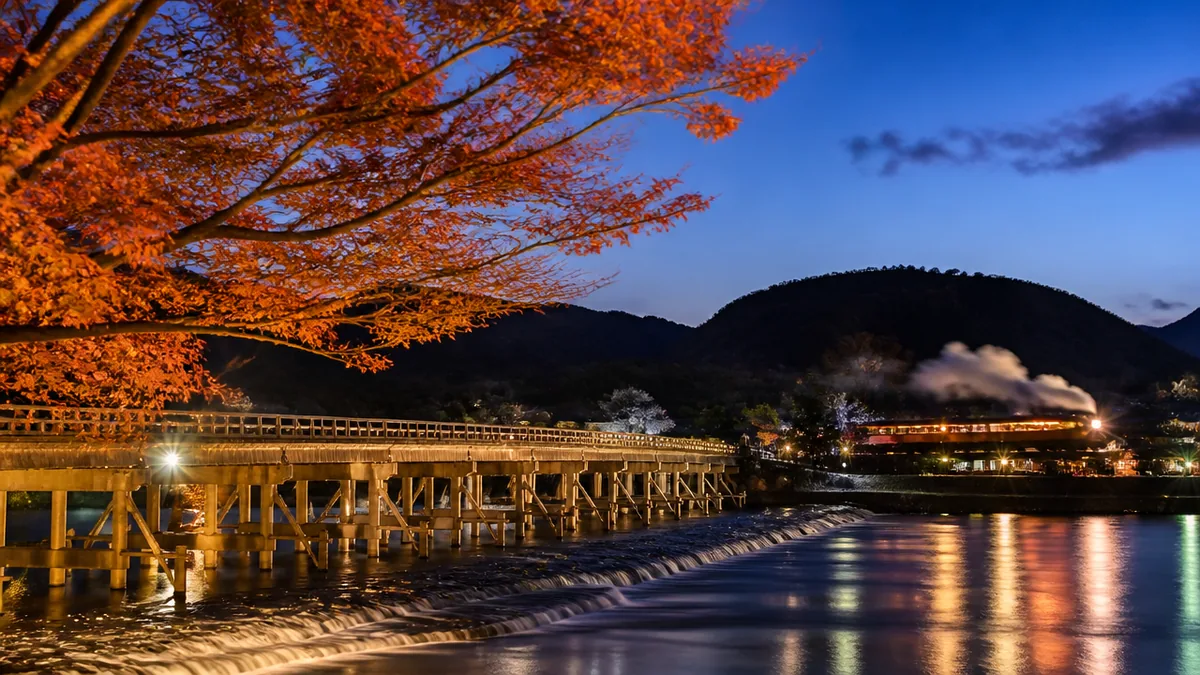 渡月橋 夜の歩き方｜常時ライトアップはなく、秋は竹林の月灯路18:00〜とトロッコの光の幻想列車で組むのアイキャッチ画像