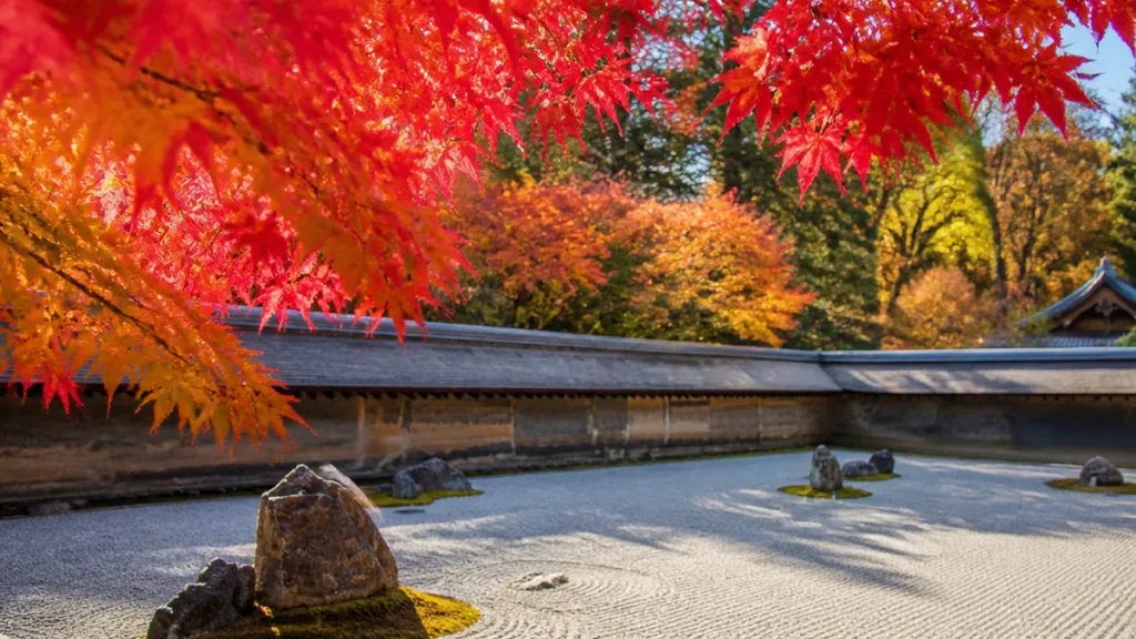 龍安寺紅葉は例年11月下旬〜12月上旬｜見頃の途中で拝観が16:30までに縮む段取りのアイキャッチ画像