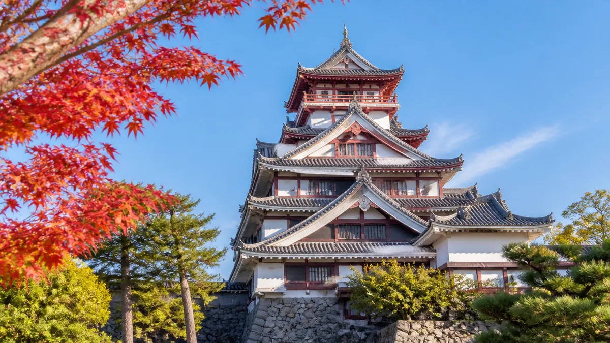 伏見桃山城の模擬天守はどんな建物?1964年に生まれた遊園地のシンボルの解説画像